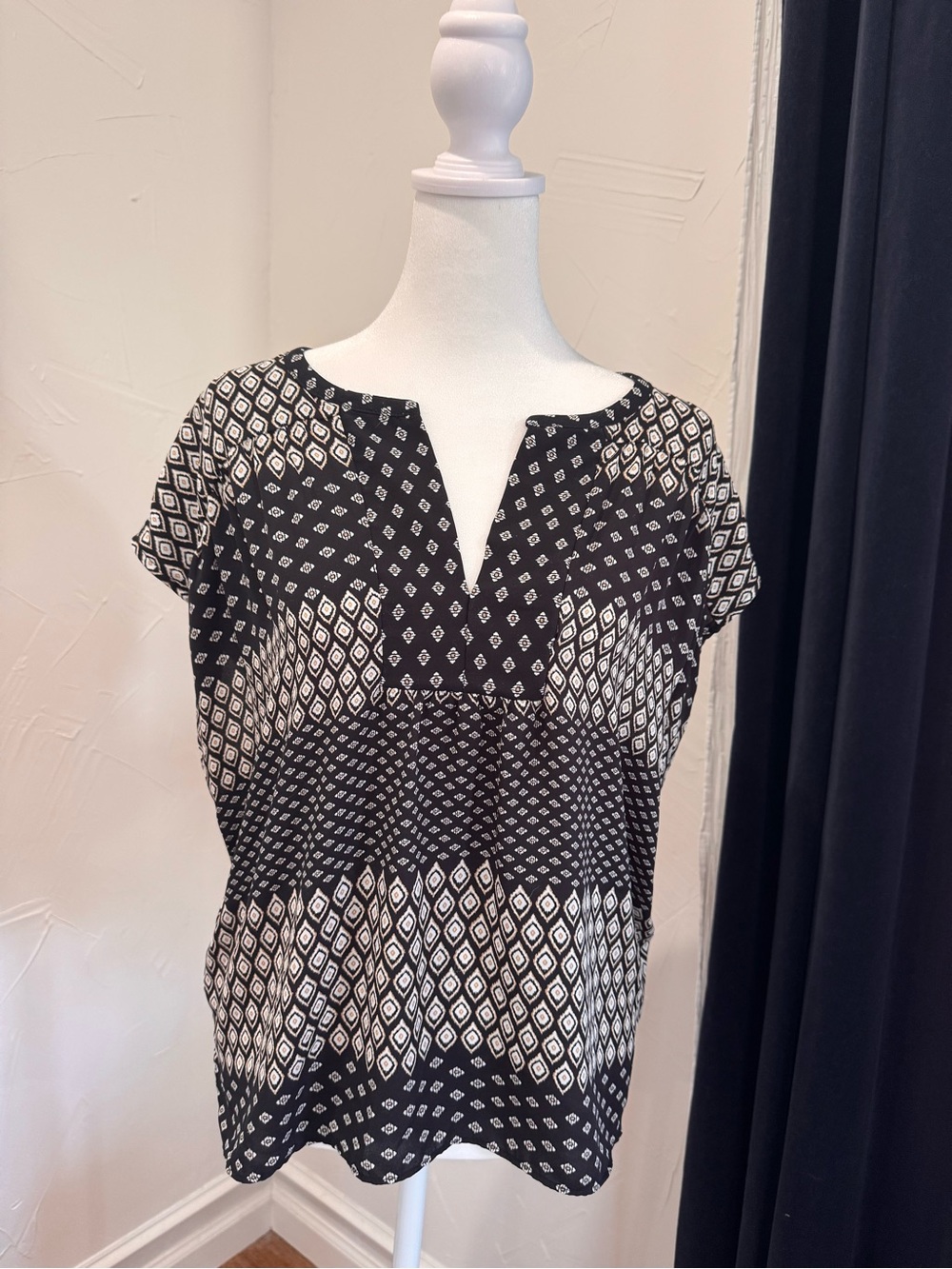 Black & White Patterned Women's Mixed-Media Top